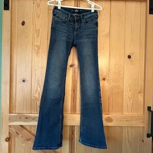 Hollister low-rise boot cut jeans 0L